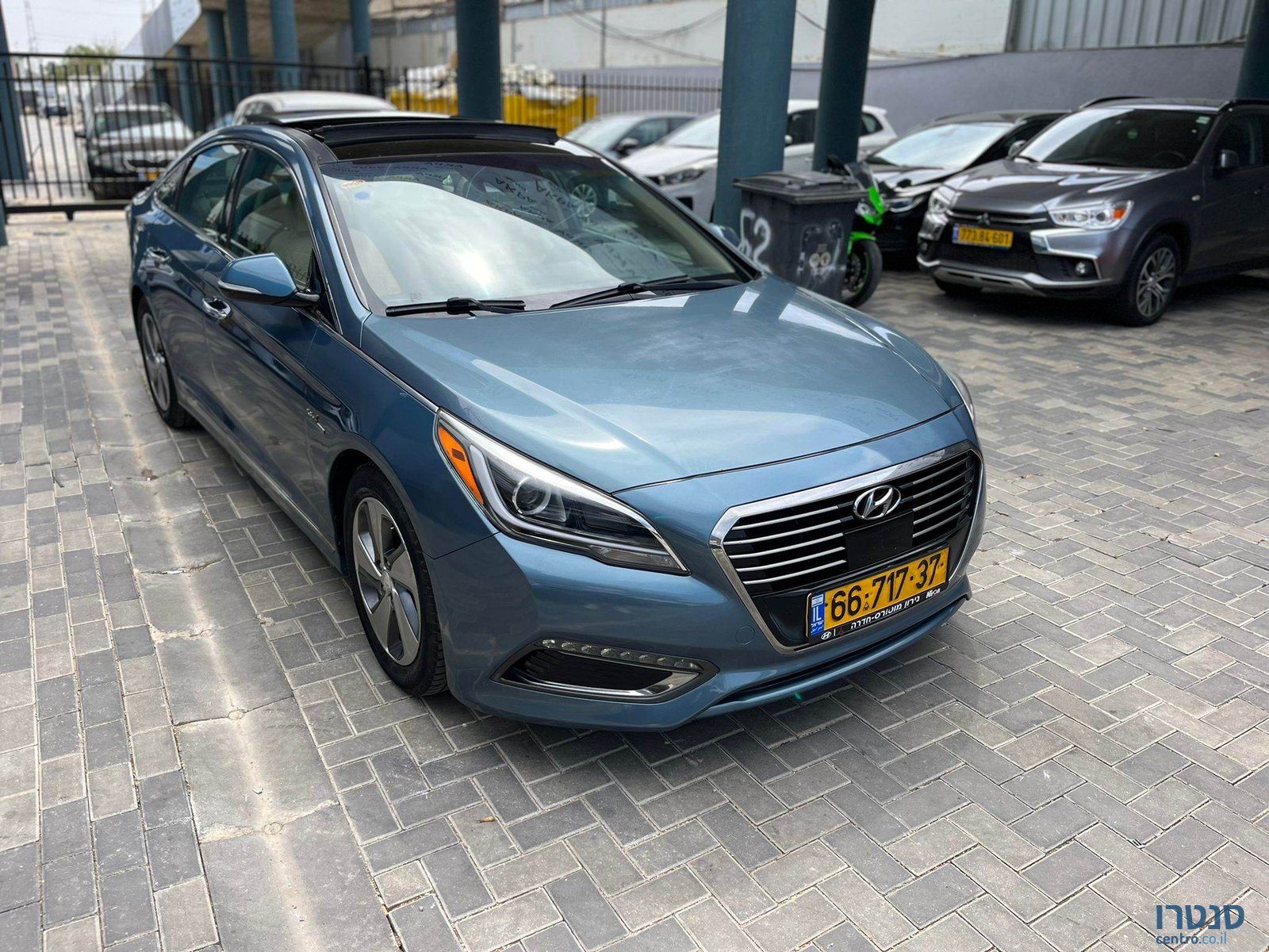 2016' Hyundai Sonata photo #2