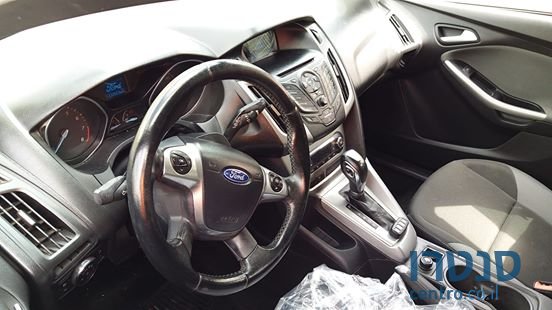 2012' Ford Focus photo #5