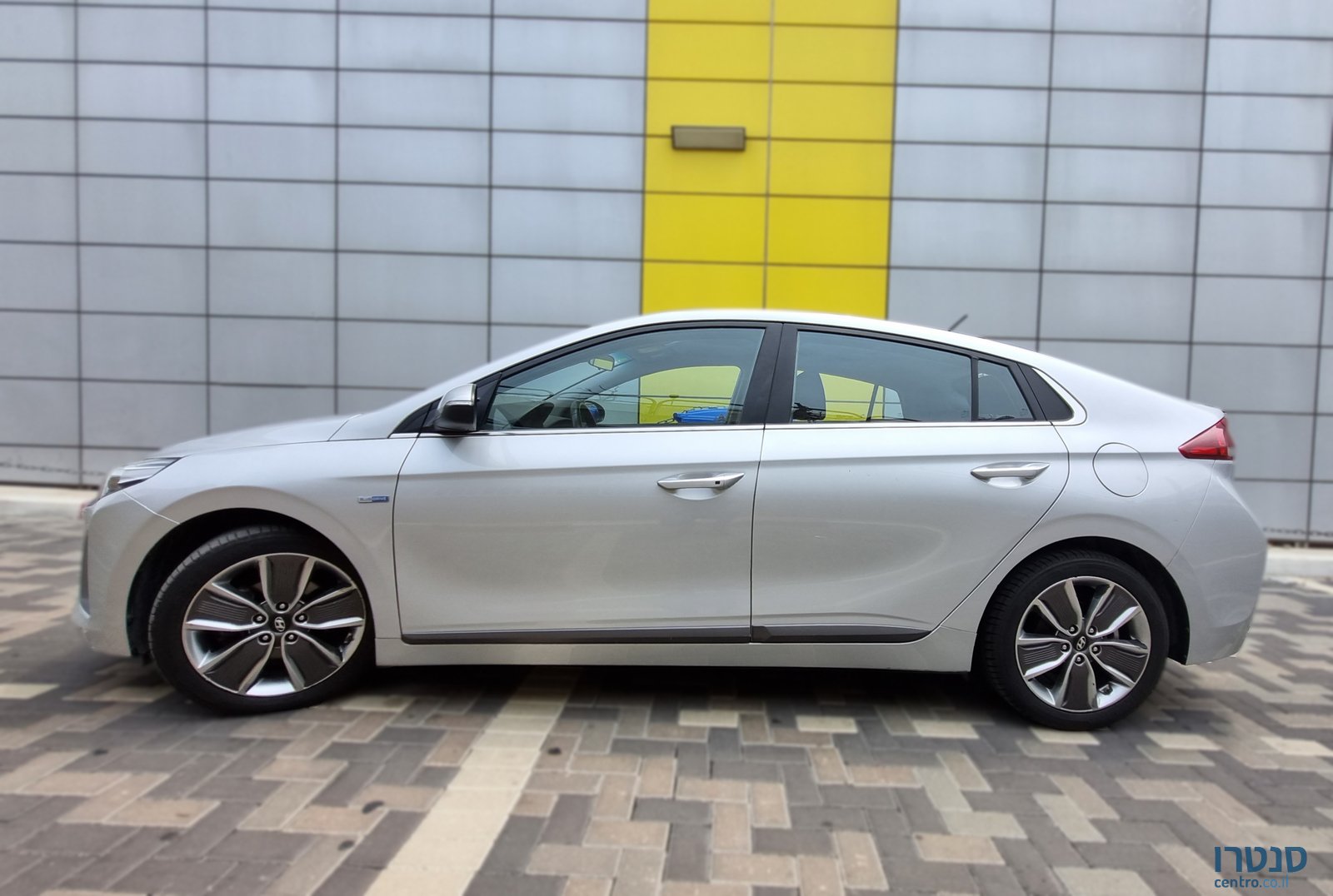 2018' Hyundai Ioniq photo #3