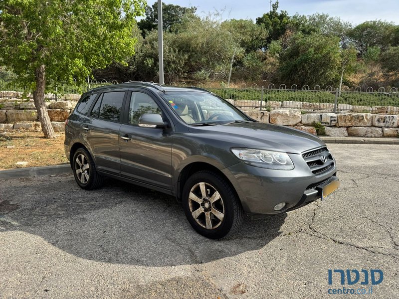 2009' Hyundai Santa Fe photo #2