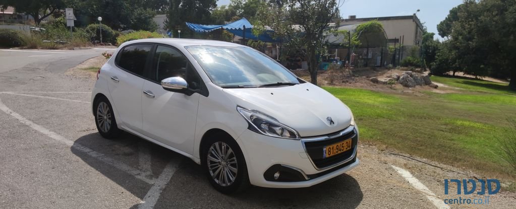 2015' Peugeot 208 פיג'ו photo #5