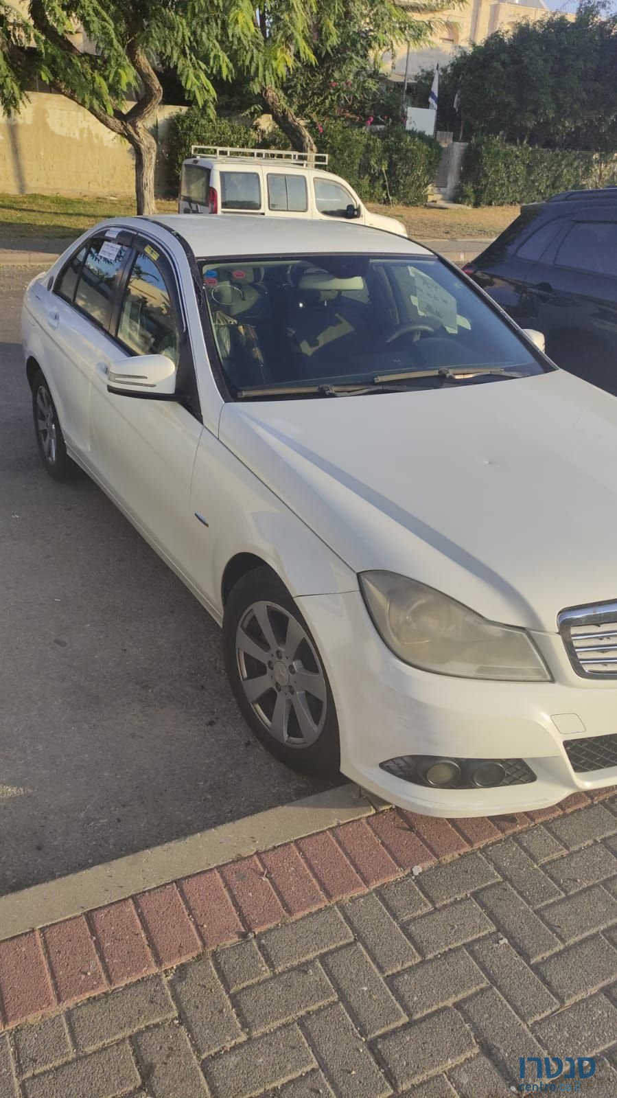 2011' Mercedes-Benz 200 מרצדס photo #1