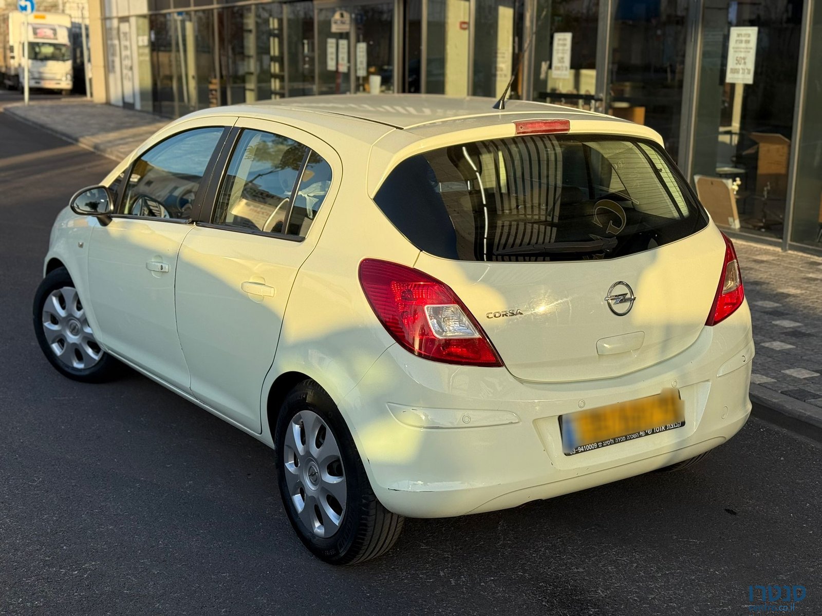 2013' Opel Corsa photo #2