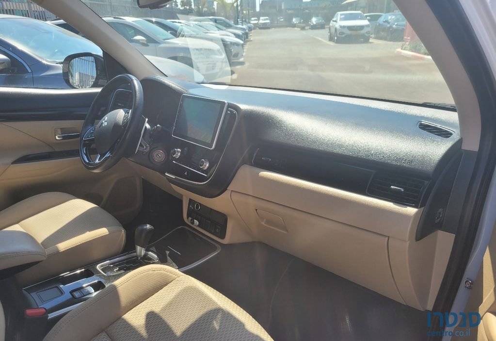 2019' Mitsubishi Outlander מיצובישי אאוטלנדר photo #5