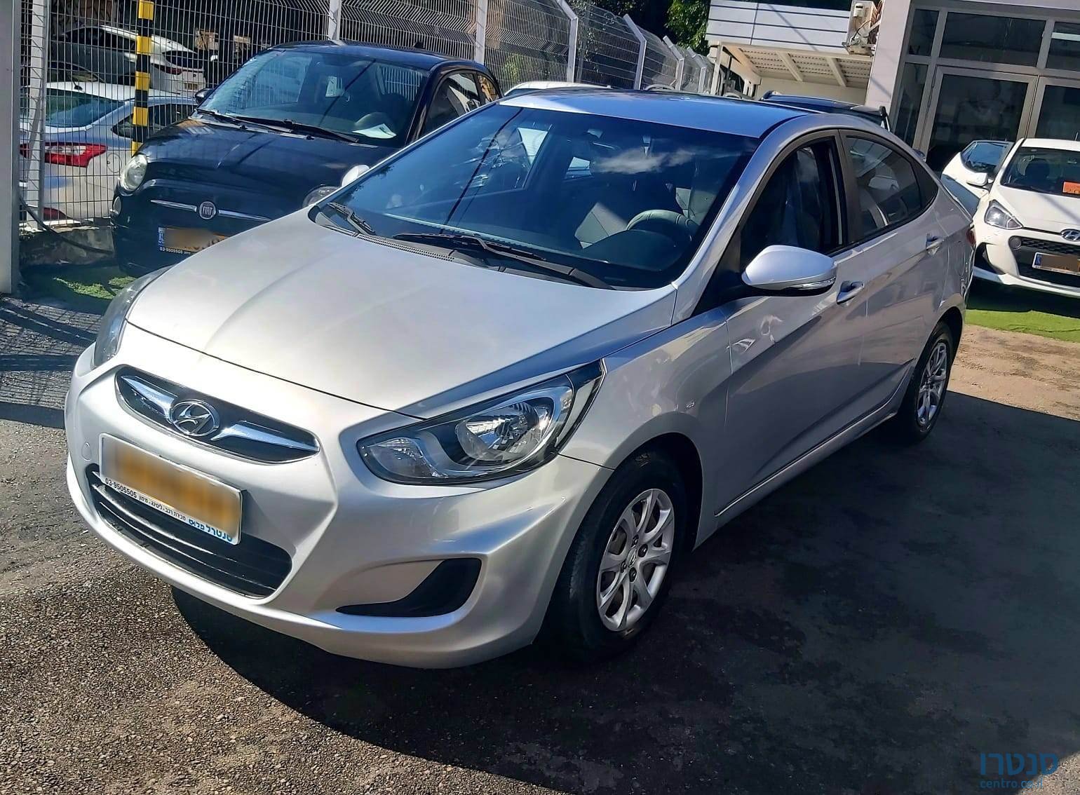 2014' Hyundai i25 photo #1