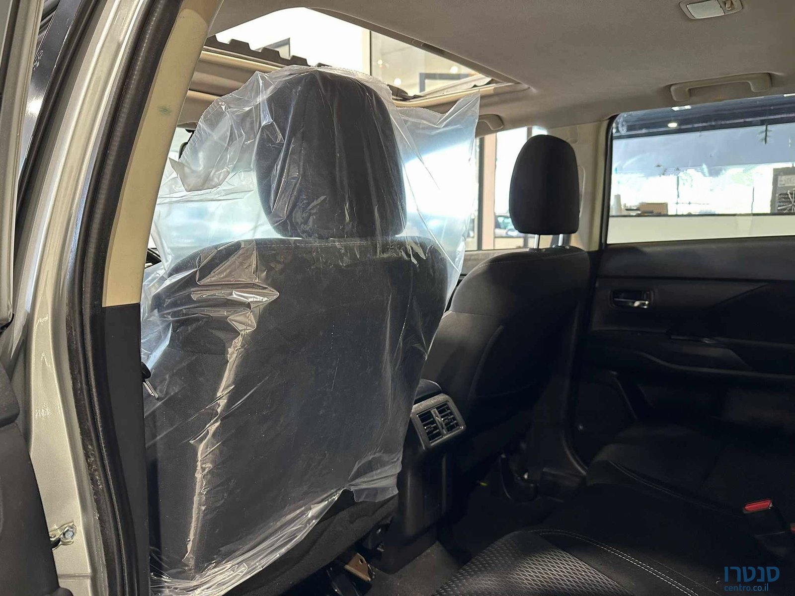 2021' Mitsubishi Outlander photo #6