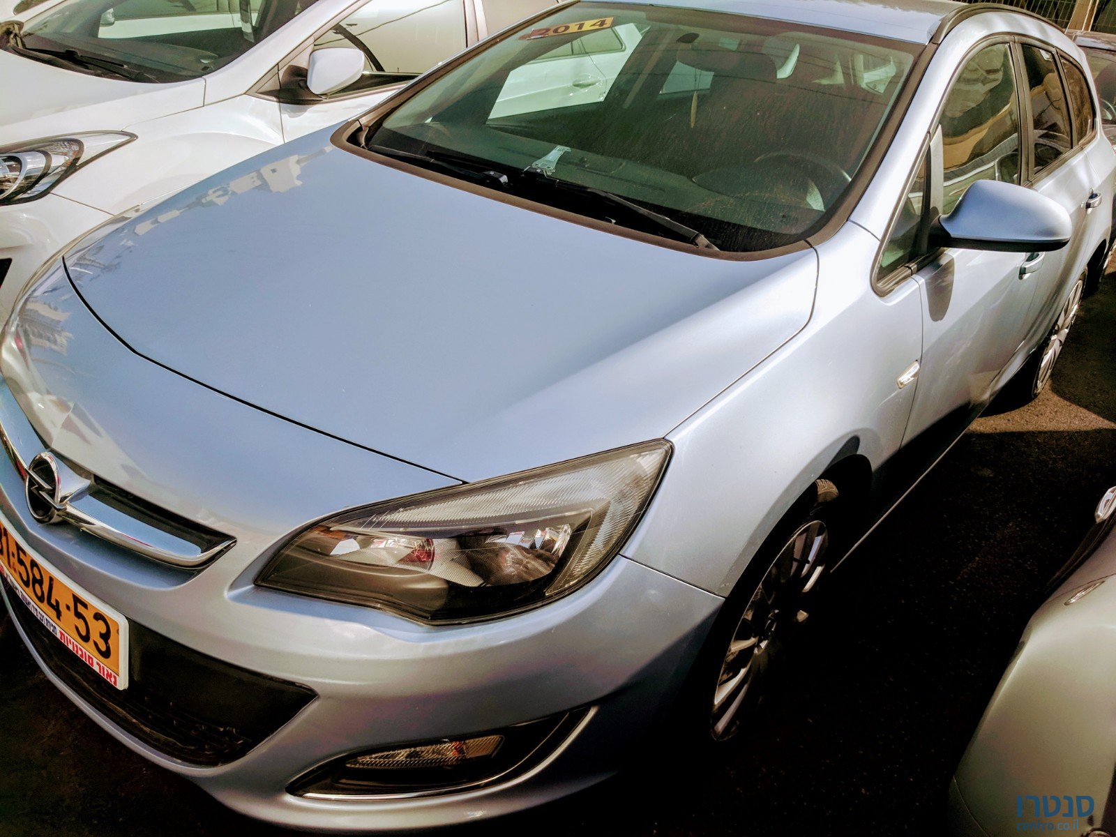 2014' Opel Astra photo #2