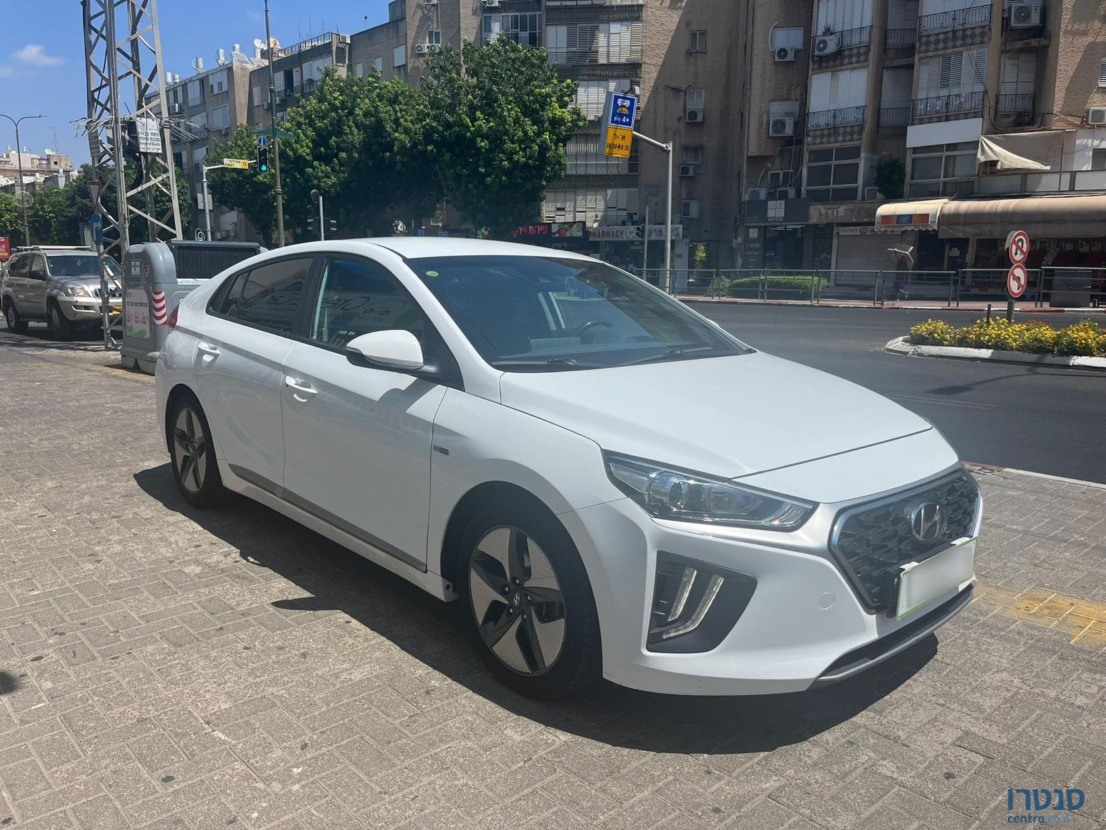 2020' Hyundai Ioniq photo #6