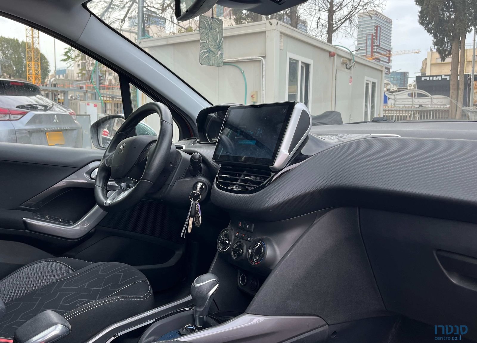 2018' Peugeot 2008 פיג'ו photo #2