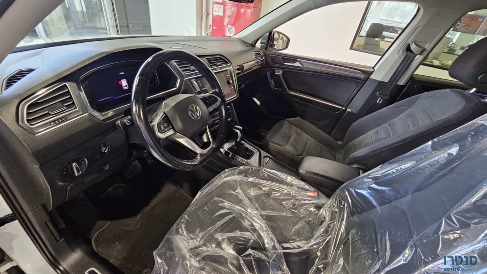 2022' Volkswagen Tiguan photo #5