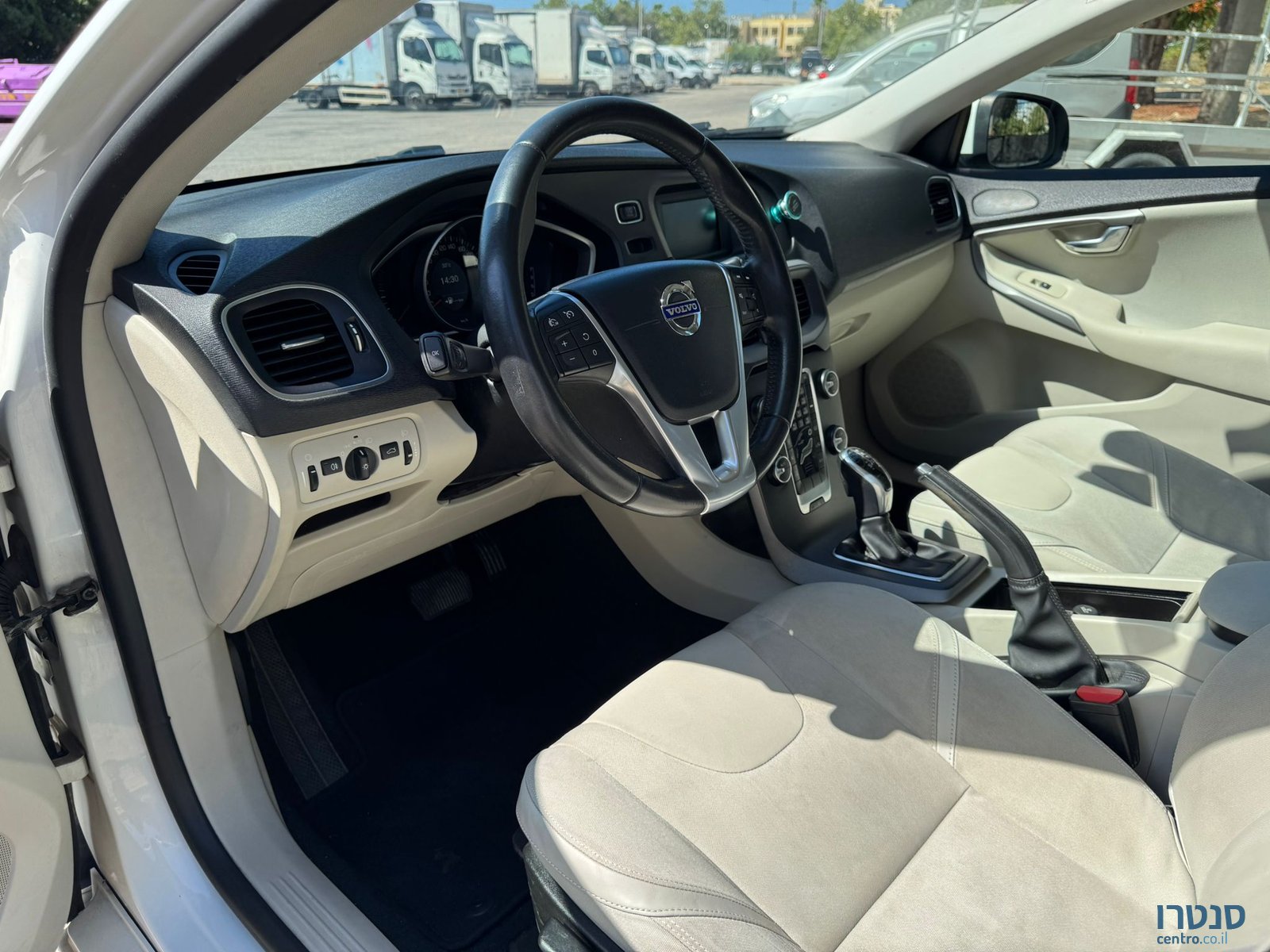 2016' Volvo V40 T3 photo #6