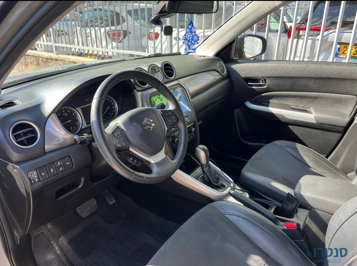 2017' Suzuki Vitara photo #2