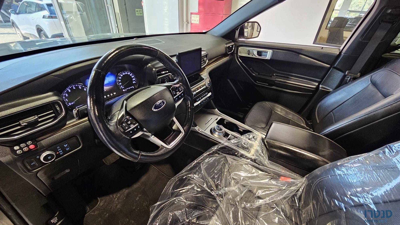 2020' Ford Explorer photo #4