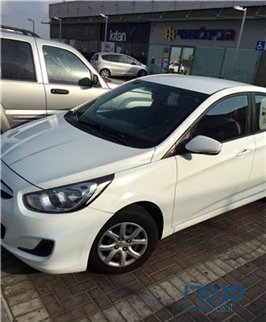 2011' Hyundai i25 photo #2