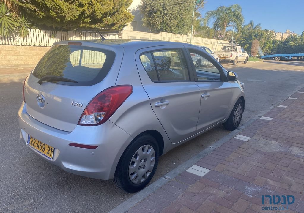 2014' Hyundai i20 יונדאי photo #4