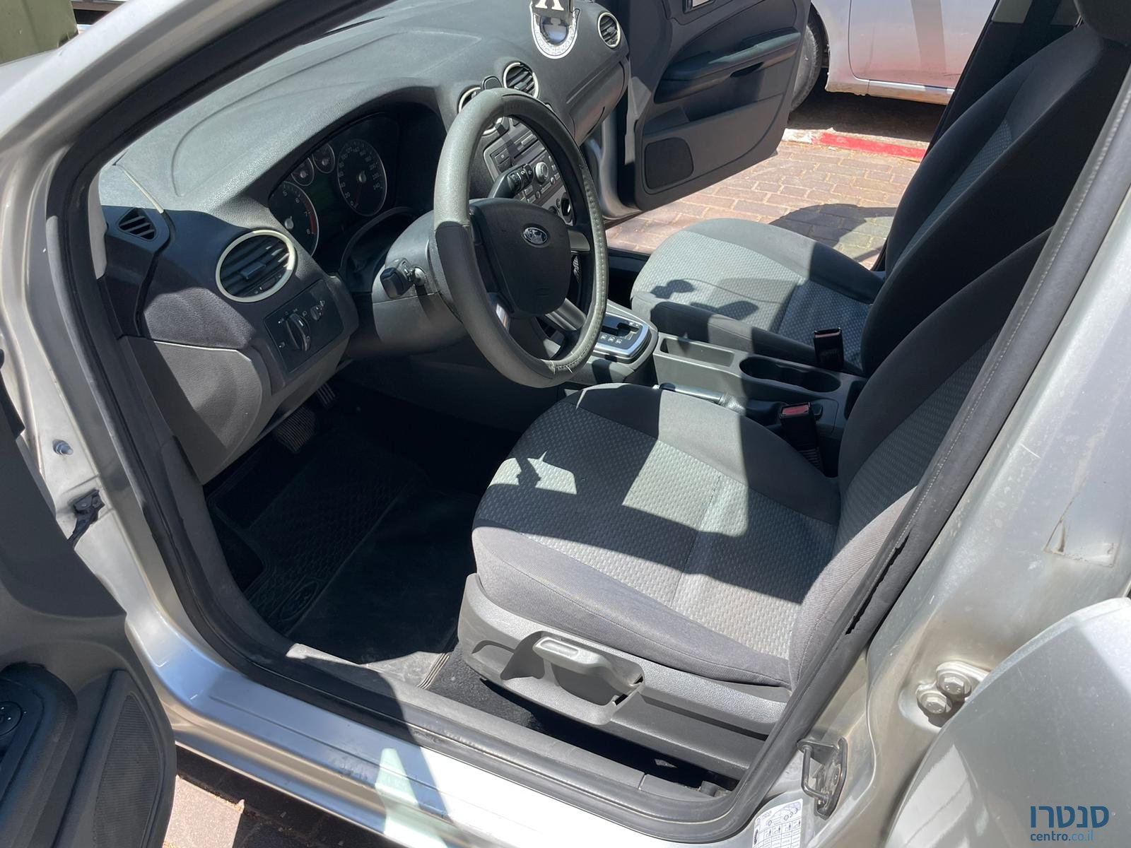 2009' Ford Focus photo #2