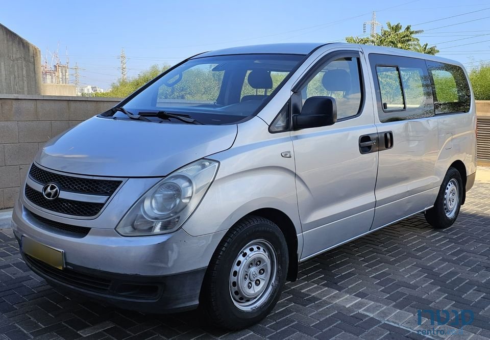 2009' Hyundai i800 photo #2