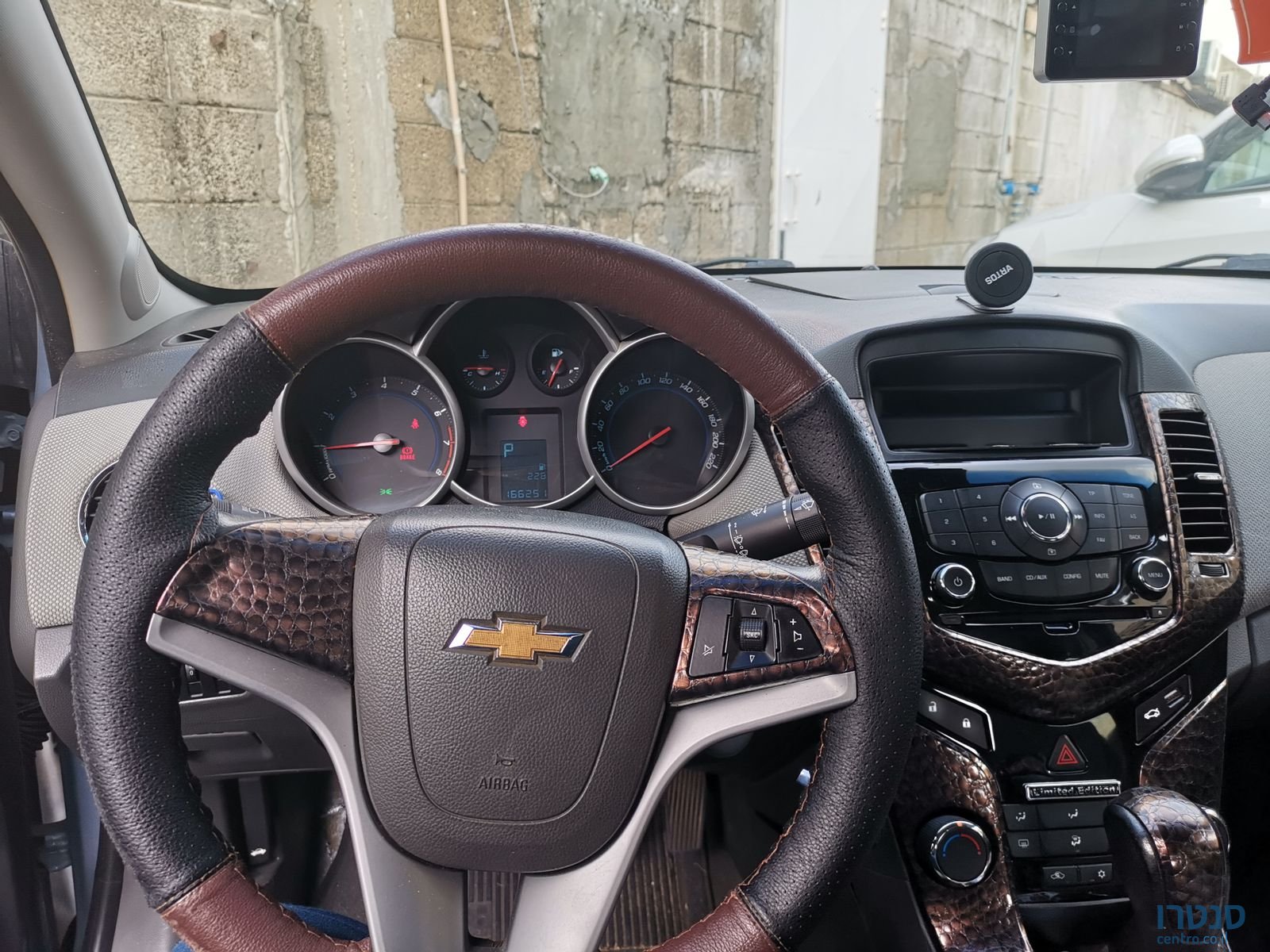 2010' Chevrolet Cruze photo #3