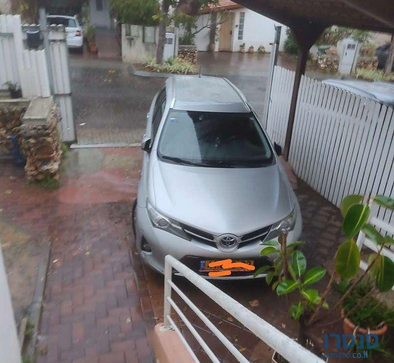 2015' Toyota Auris טויוטה אוריס photo #1