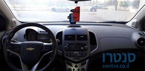 2014' Chevrolet Sonic האצ'בק photo #2