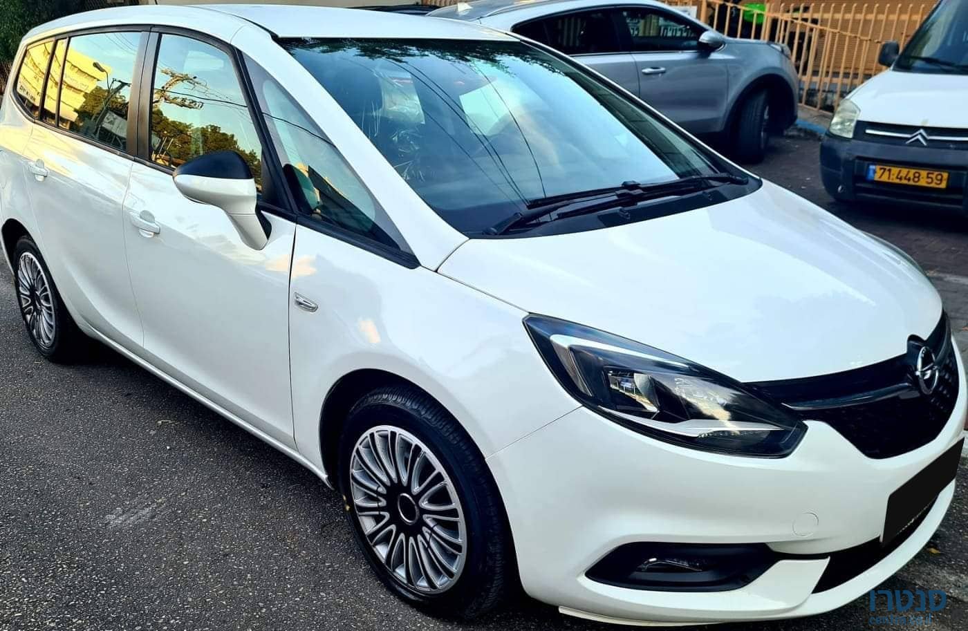 2019' Opel Zafira photo #1