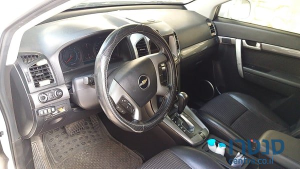 2011' Chevrolet Captiva photo #3