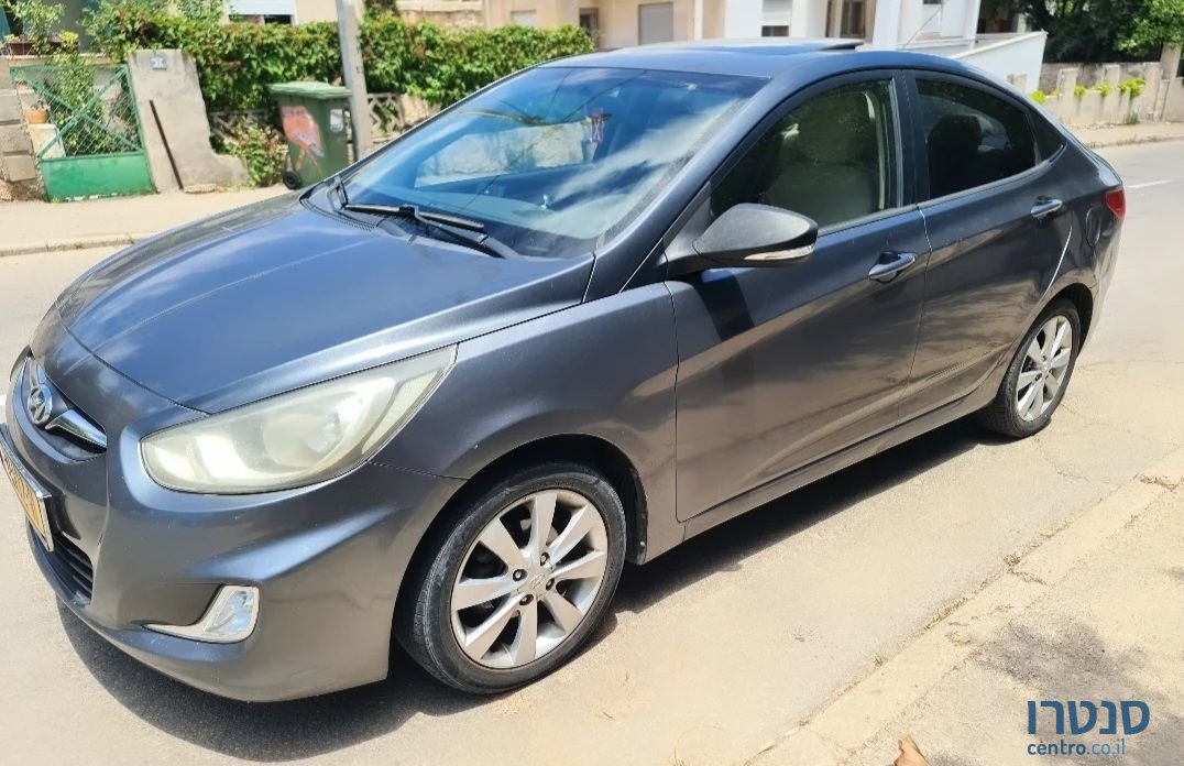 2013' Hyundai i25 יונדאי photo #1