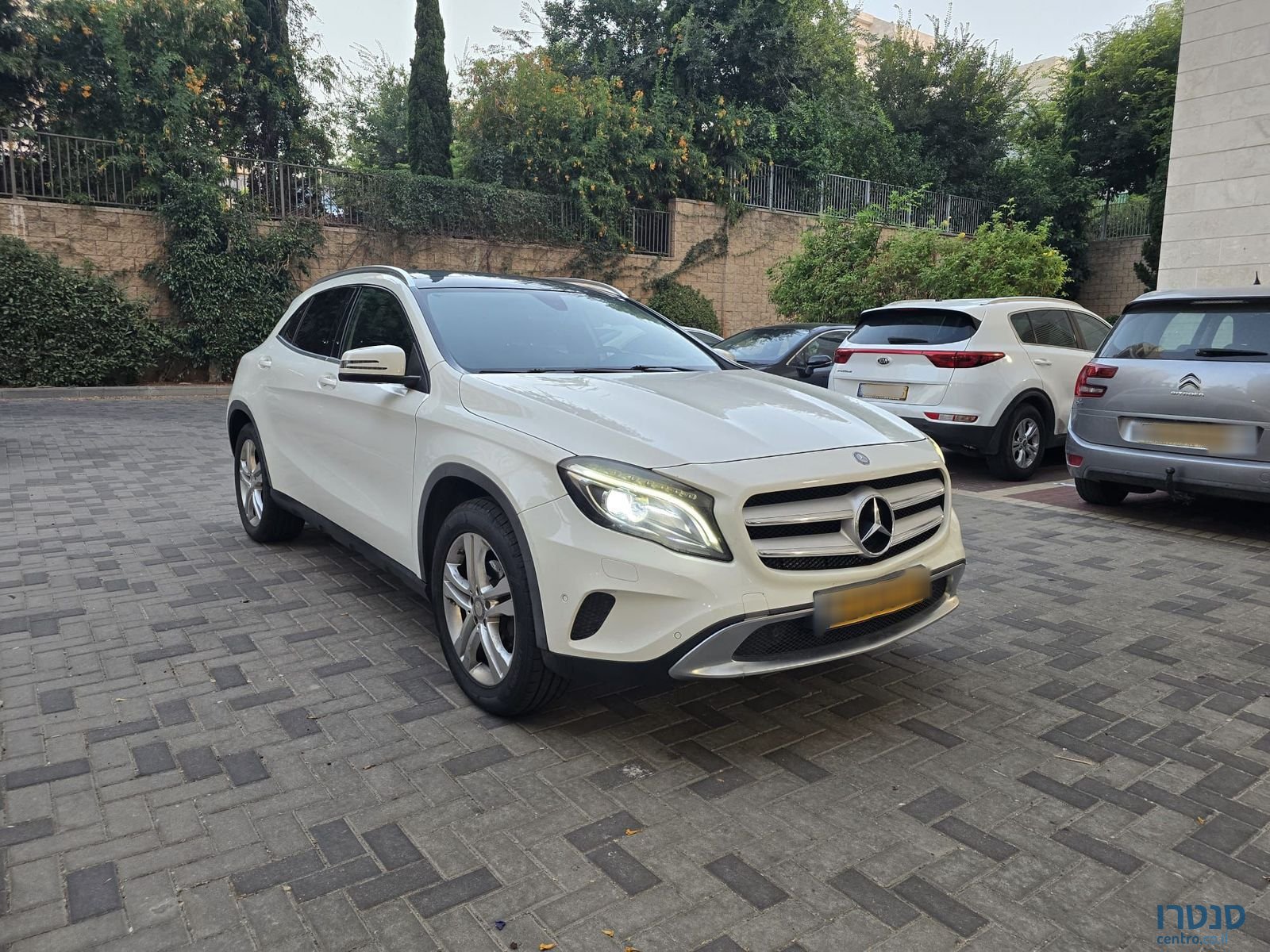 2016' Mercedes-Benz GLA 200 photo #1