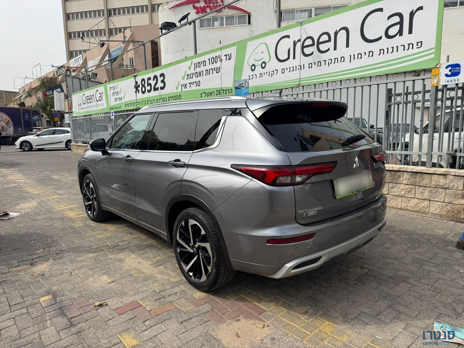 2022' Mitsubishi Outlander photo #5