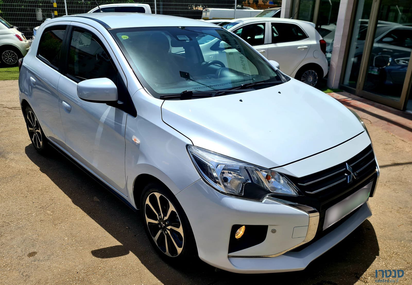 2020' Mitsubishi Space Star photo #2