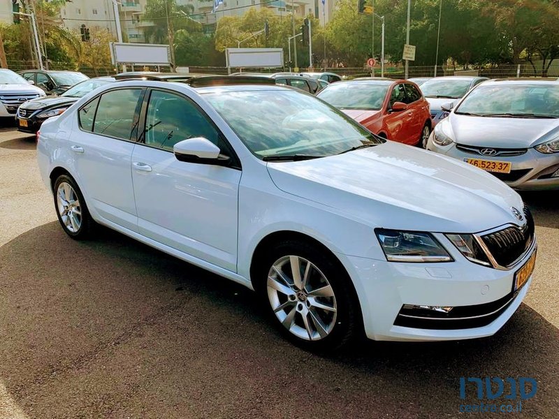 2019' Skoda Octavia photo #2