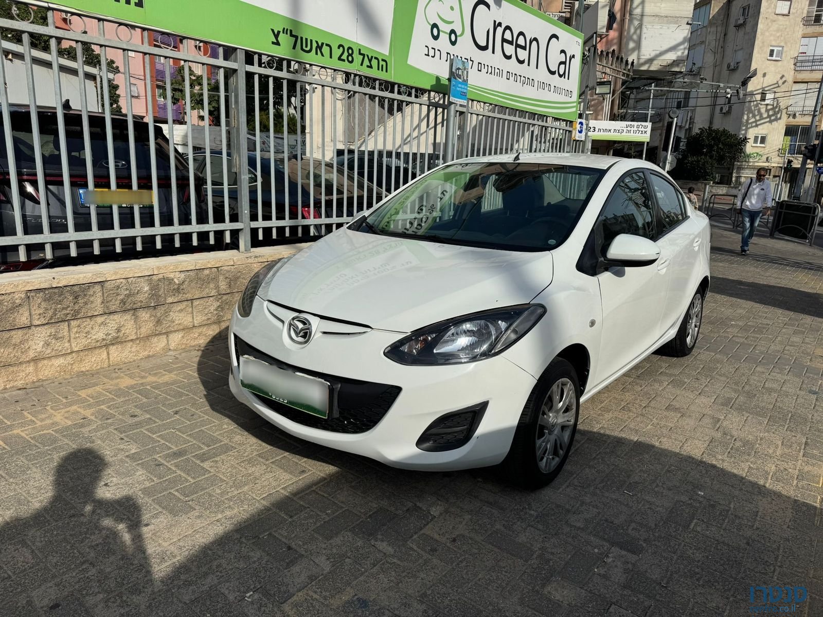 2012' Mazda 2 photo #2