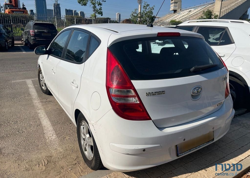 2008' Hyundai i30 יונדאי photo #3