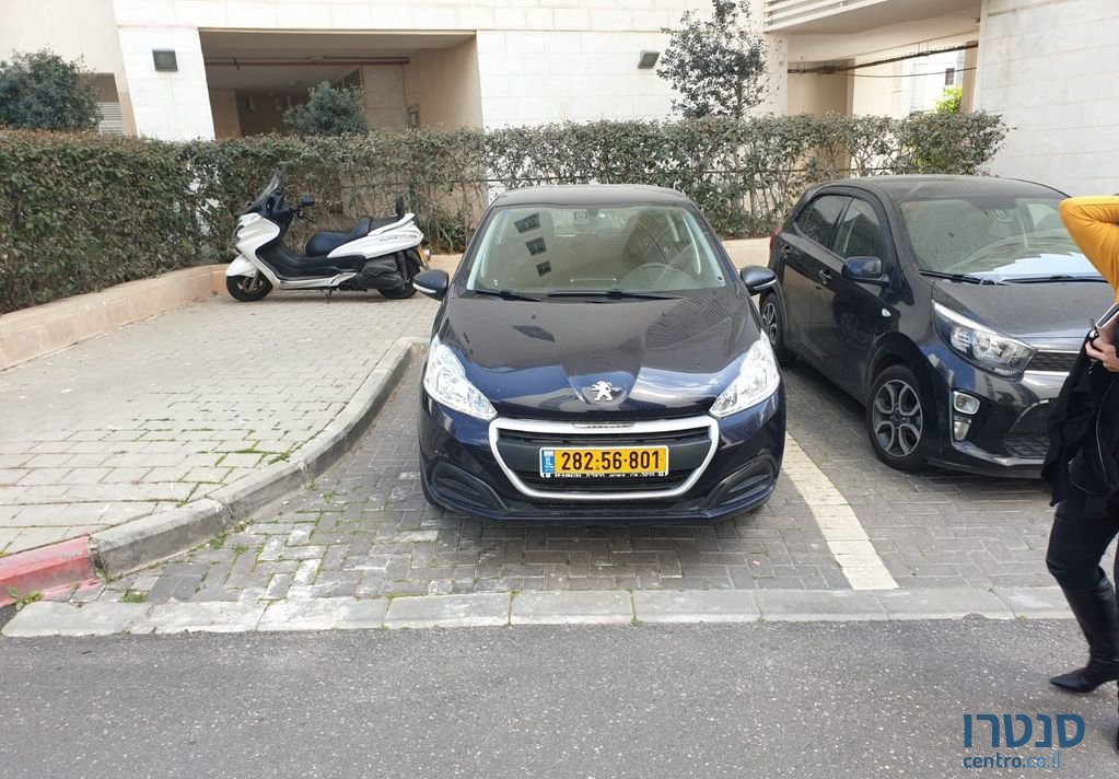 2018' Peugeot 208 פיג'ו photo #1
