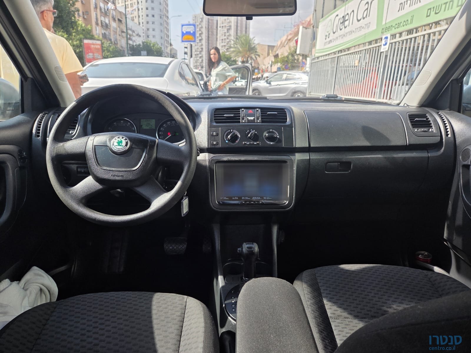 2011' Skoda Fabia photo #3