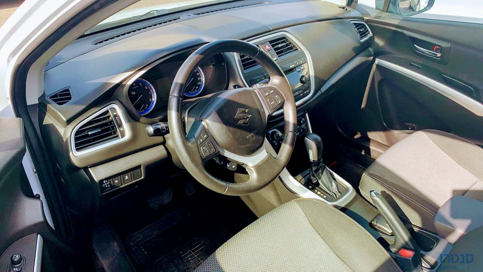 2016' Suzuki SX4 photo #3