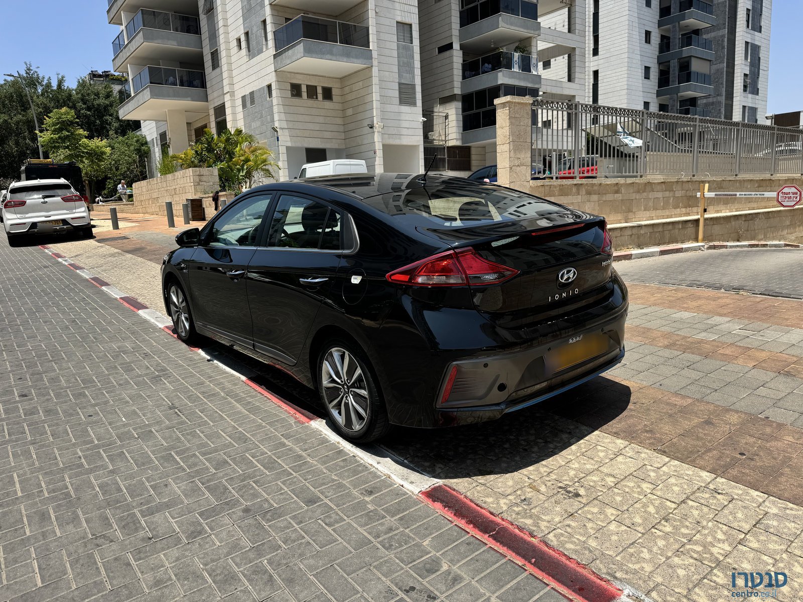 2018' Hyundai Ioniq Premium photo #3