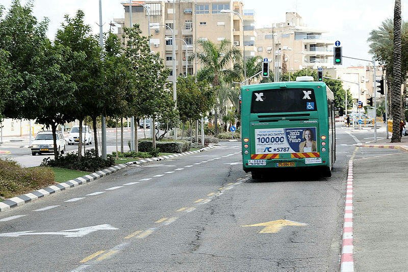 Иллюстративное фото - Полоса для общественного транспорта