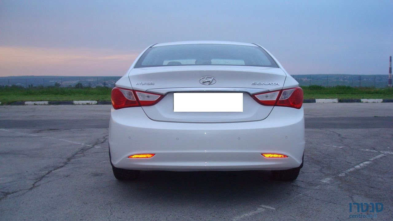 2011' Hyundai Sonata photo #5