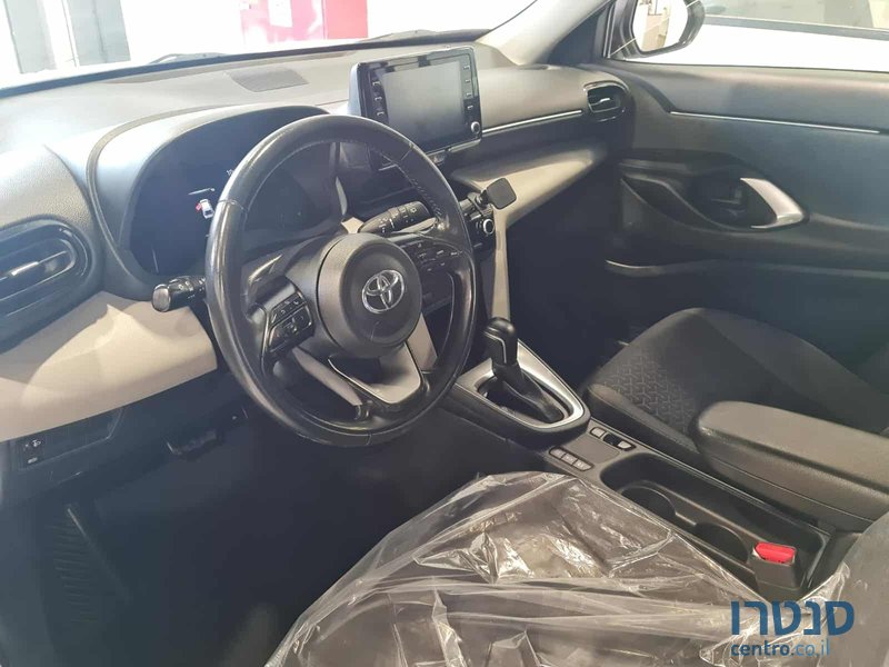 2022' Toyota Yaris Cross photo #5