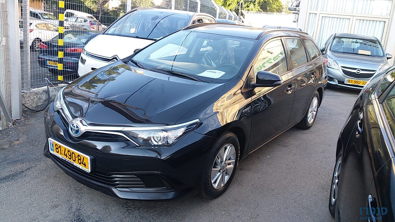 2016' Toyota Auris photo #1