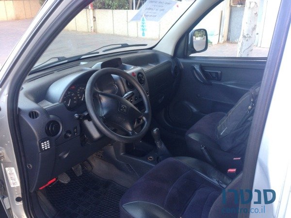 2010' Peugeot Partner photo #3