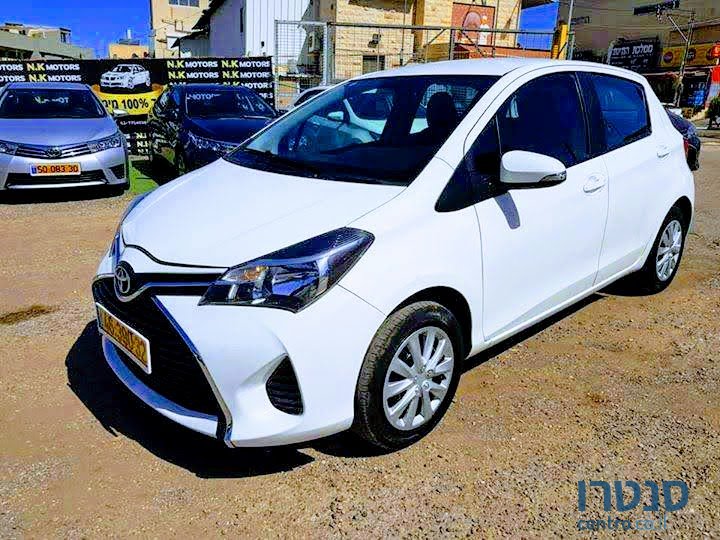 2014' Toyota Yaris photo #2