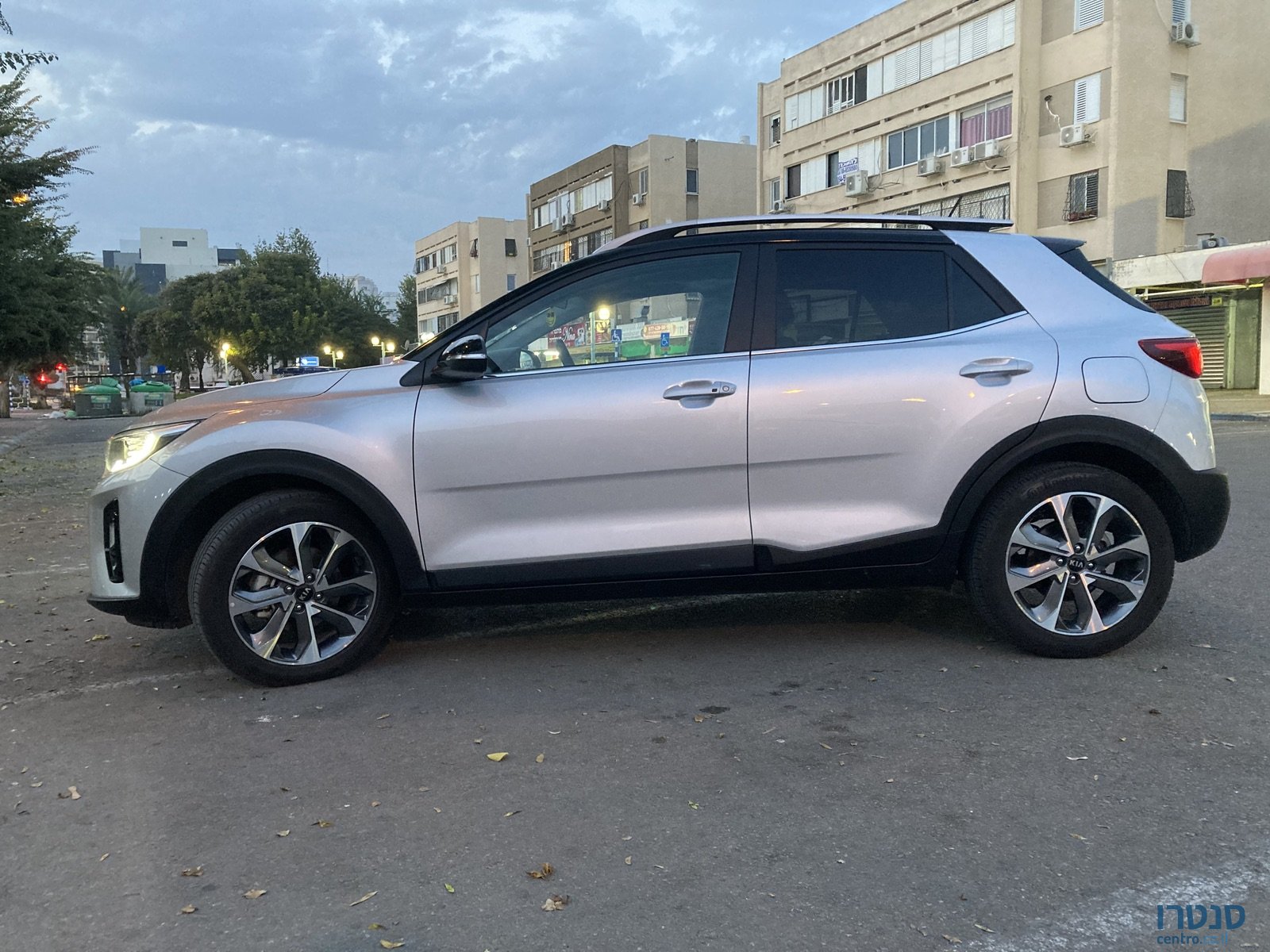 2020' Kia Stonic Premium photo #3