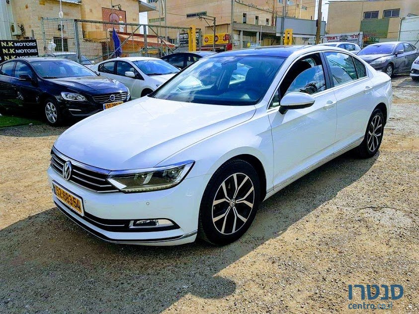 2015' Volkswagen Passat photo #1