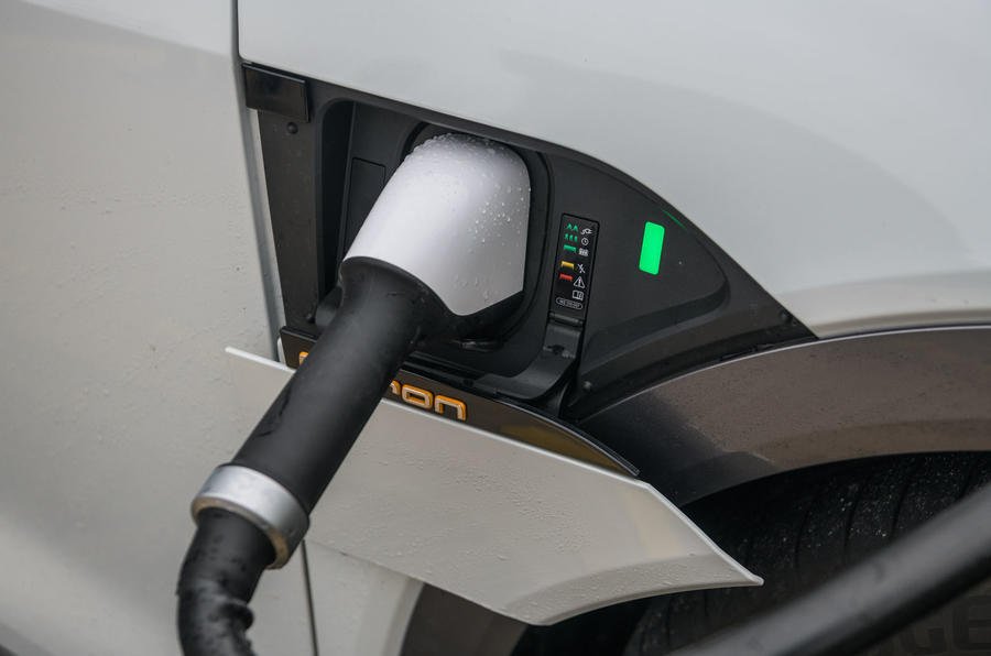 What is the battery life of an electric car?