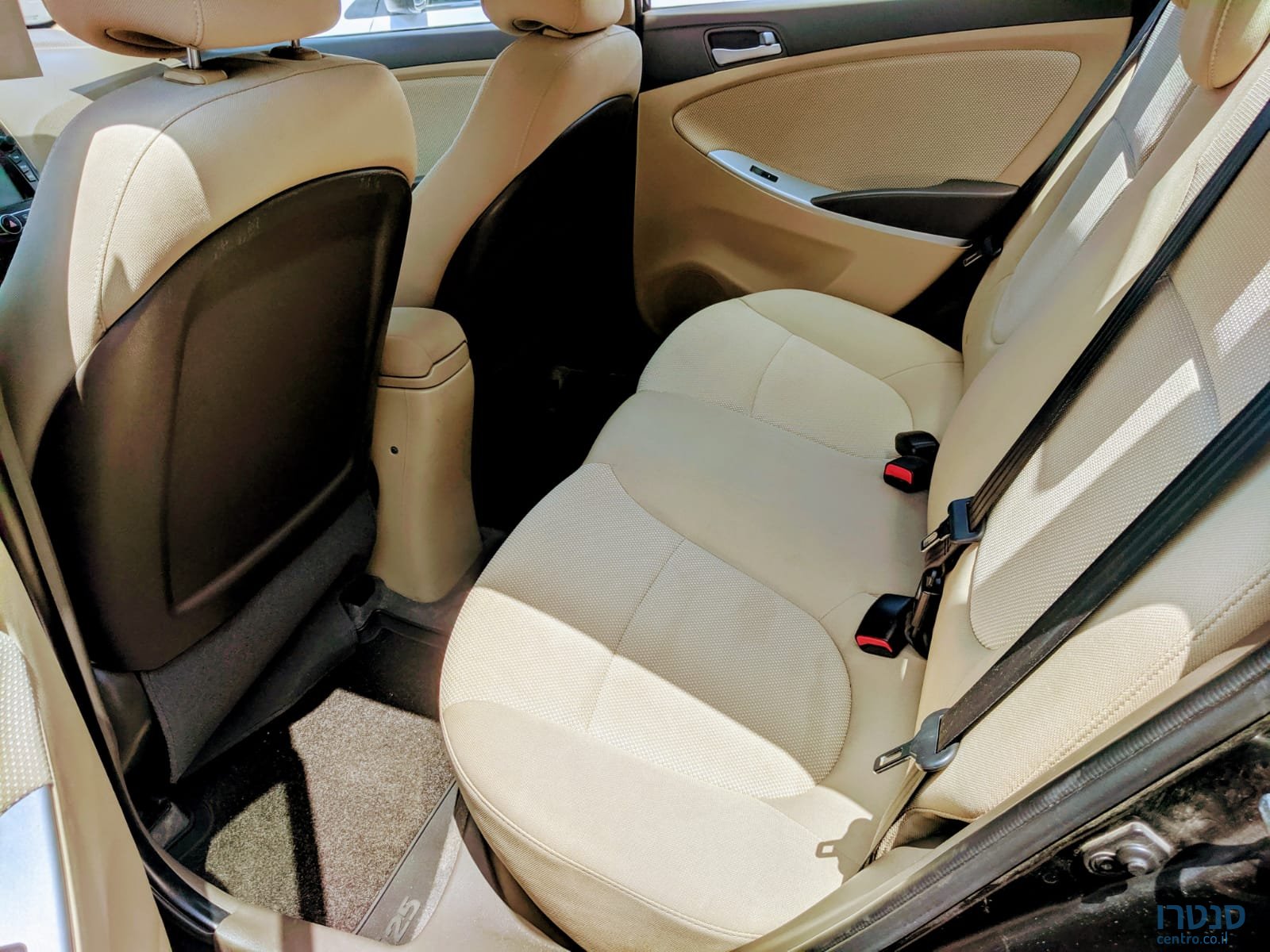 2013' Hyundai i25 photo #5