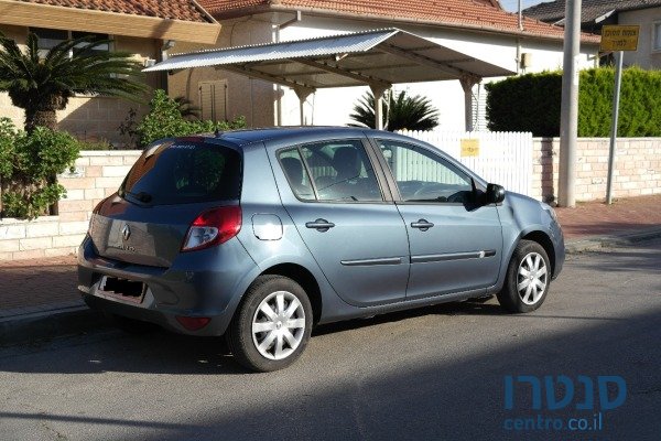 2011' Renault Clio photo #3