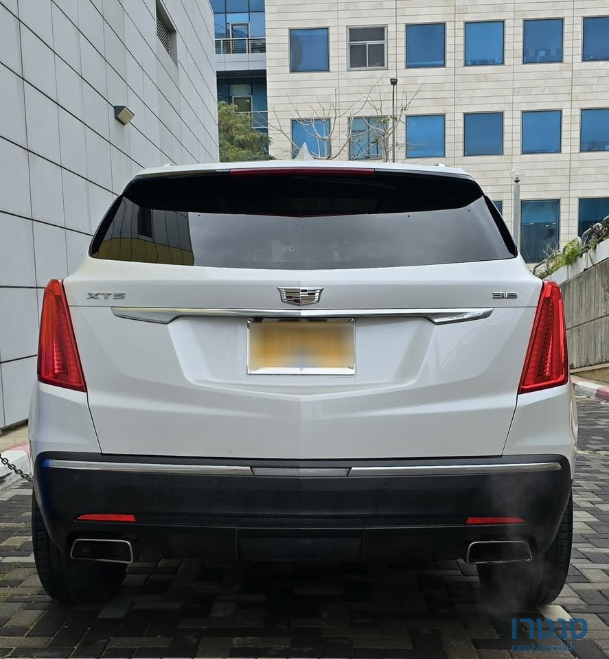 2017' Cadillac XT5 photo #5