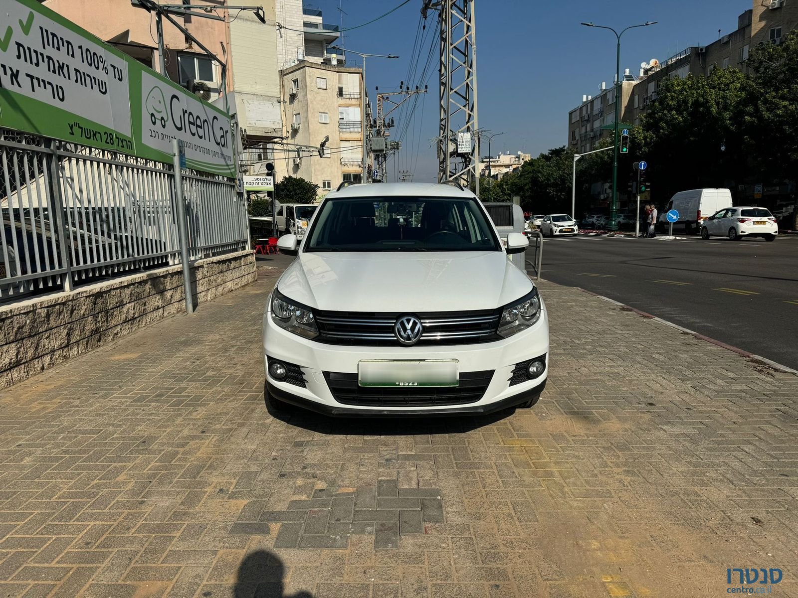 2015' Volkswagen Tiguan photo #1